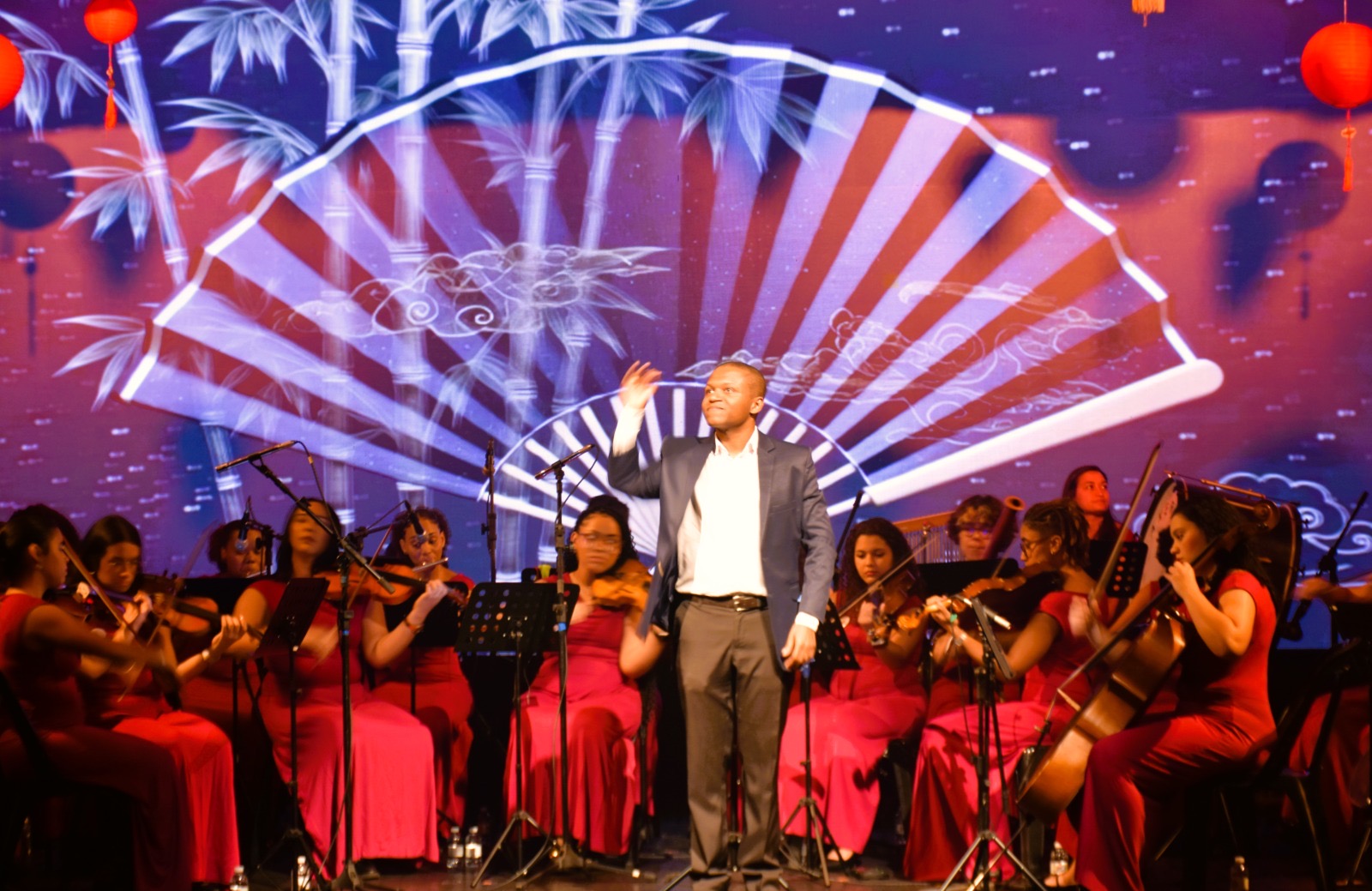 Diplomacia Cultural em Cena: Concerto “Sinfonia das Lanternas” Reúne Brasil e China em Noite de Encantamento