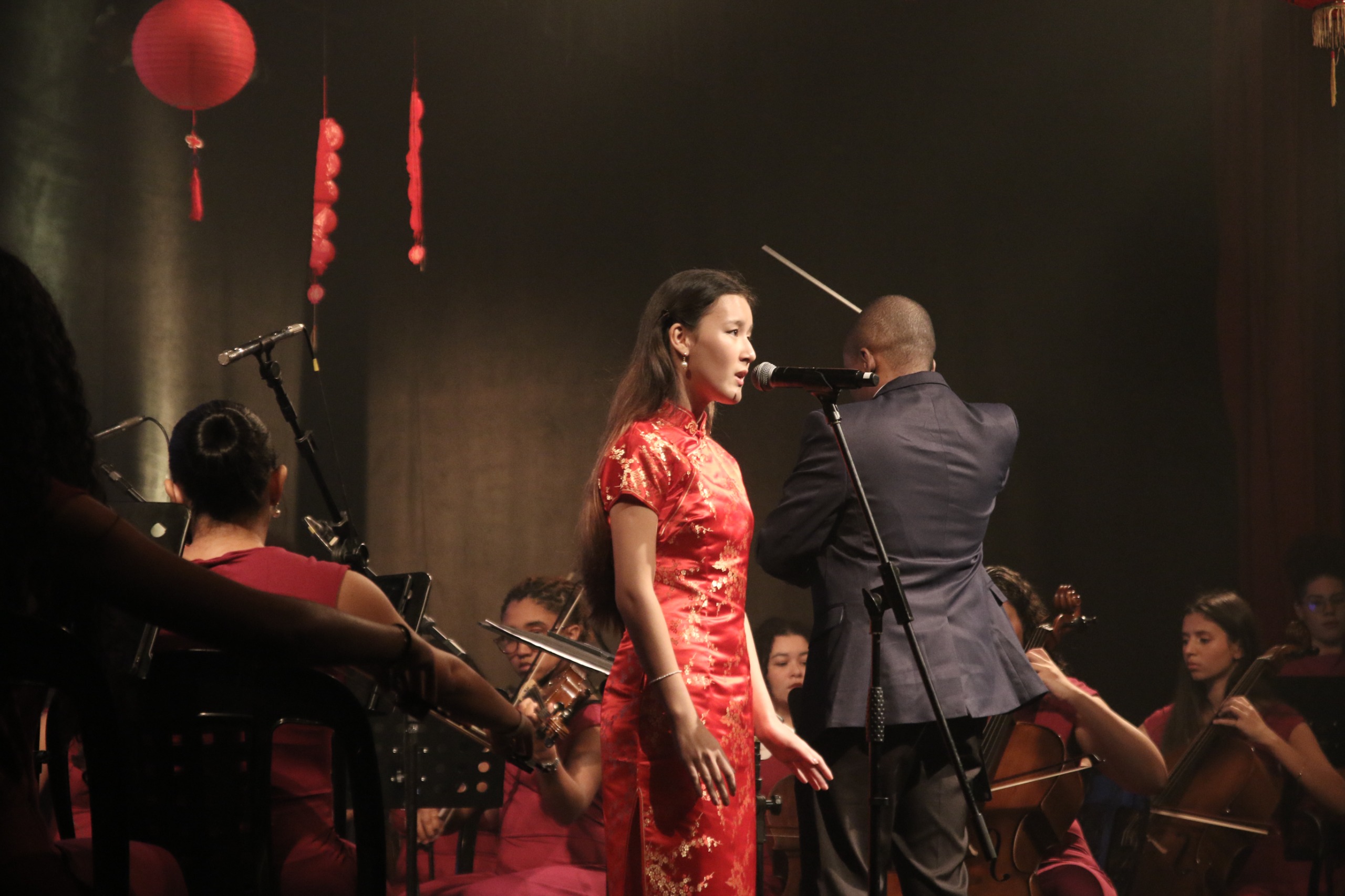 Diplomacia Cultural em Cena: Concerto “Sinfonia das Lanternas” Reúne Brasil e China em Noite de Encantamento