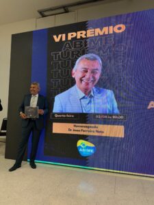 Dr. João é Homenageado com o Prêmio ABIME Turismo e Reafirma Compromisso com São João de Meriti
