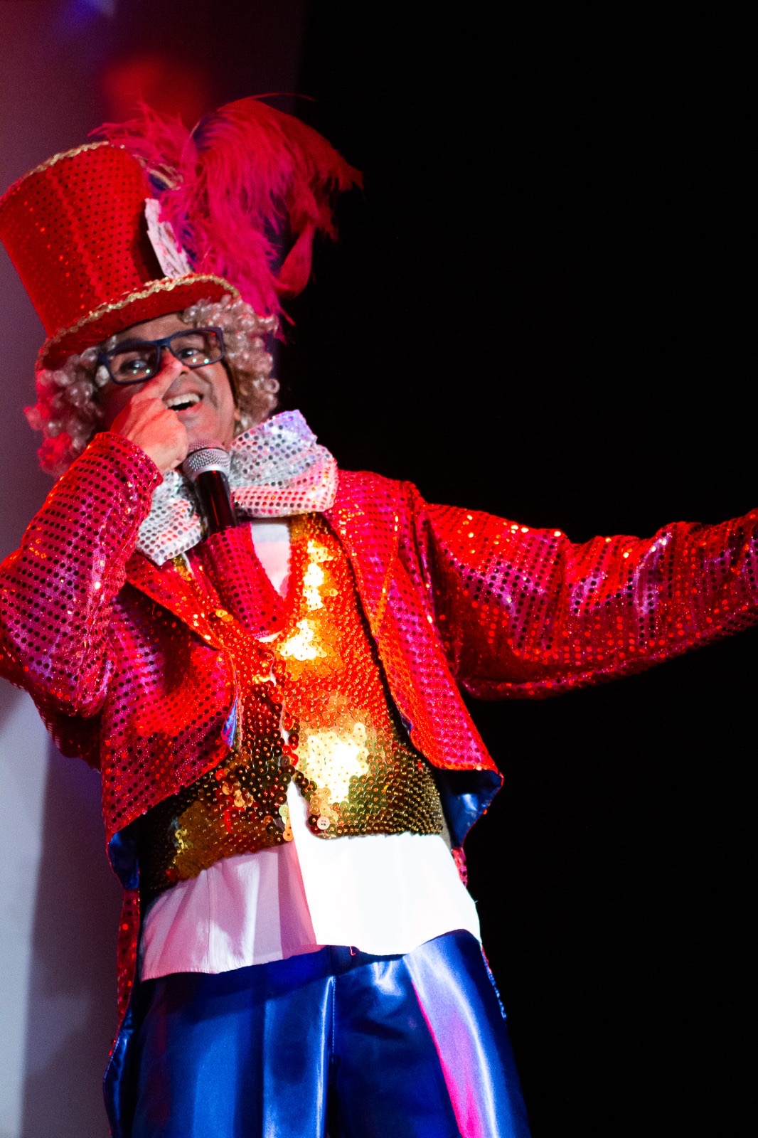 Renato Tozo Sampaio e a Magia de “Cassino 80”: Inclusão, Memória e Arte no Palco