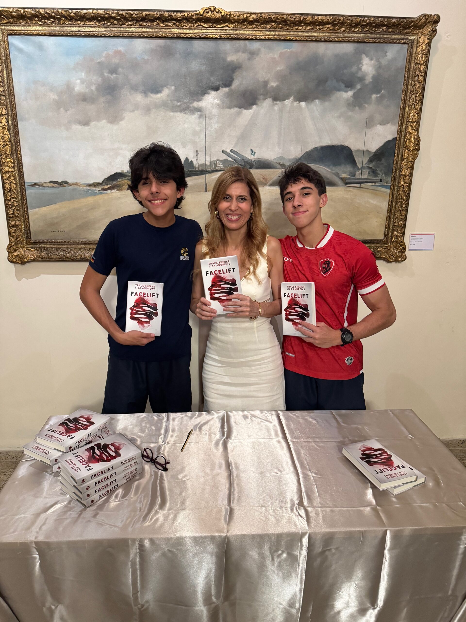 Escritores Claus e Luca Cataldi prestigiam lançamento de livro