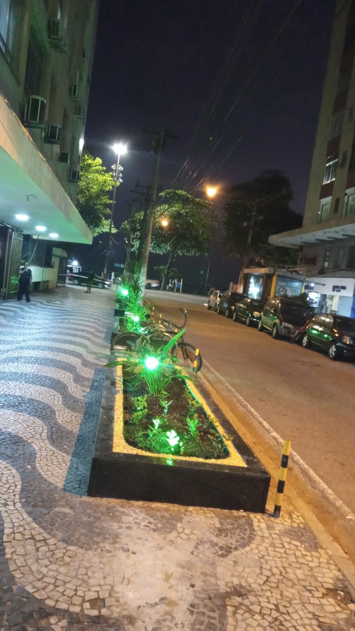 Moradores de Icaraí defendem preservação de calçada ajardinada e banca de jornal tradicional